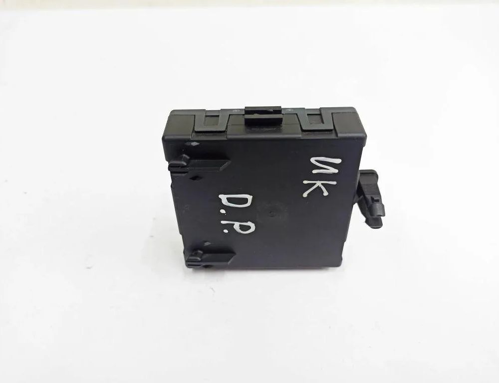 MERCEDES-BENZ C-Class W204/S204/C204 (2004-2015) Блок керування задніми правими дверима A2048208226,A2048704426,A2044422332 32877600