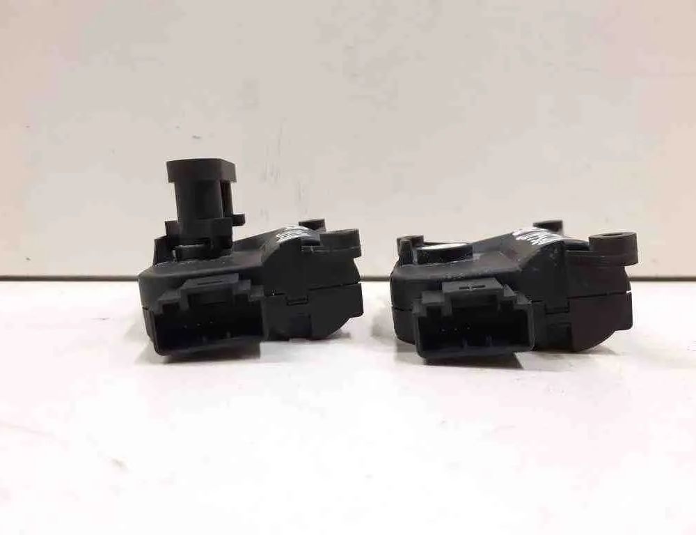 VOLKSWAGEN Passat B7 (2010-2015) Привід двигуна заслінки обігрівача салону 0132801362,0132801370 32721288