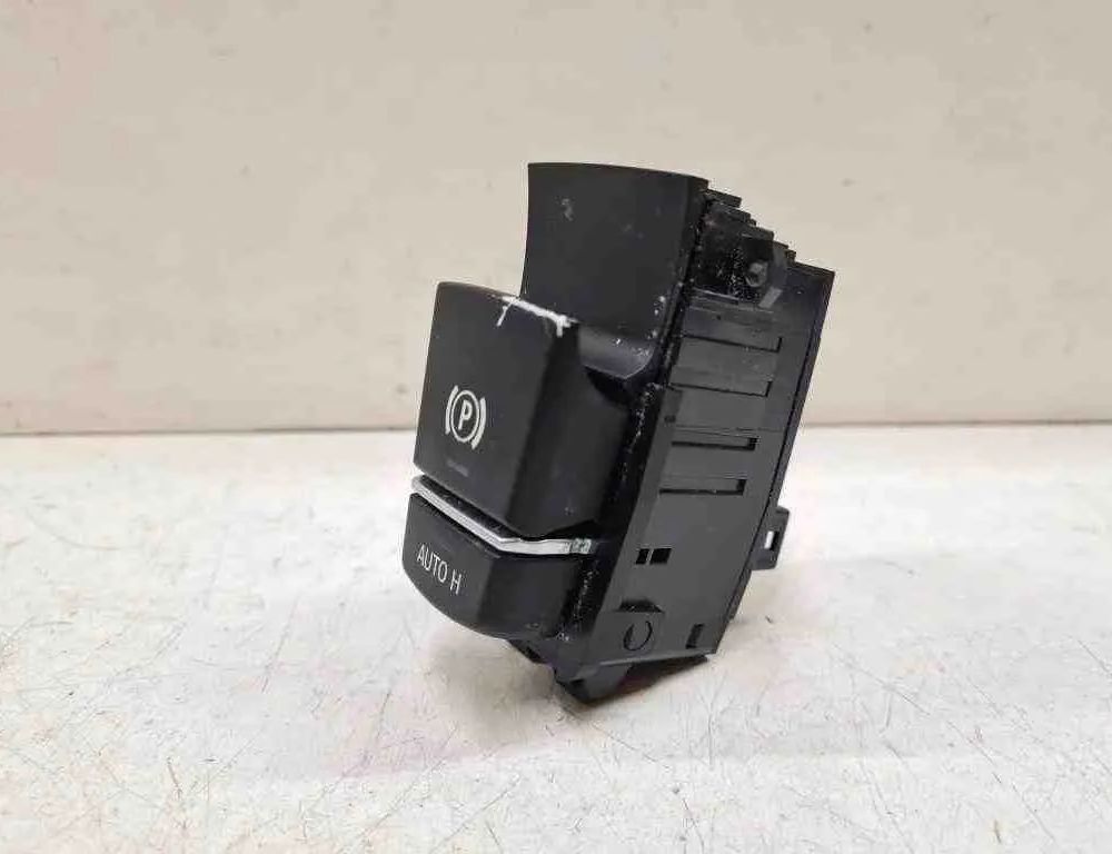 BMW 5 Series F10/F11 (2009-2017) Кнопка ручного гальма 3214370100,61319217594,61319318730,9350899,9355233,9217594,9229412,61316822518,61319350899,61319385029,921759401,61319229412,61319877889,6822518,9318730,9385029,61319355233 32728954