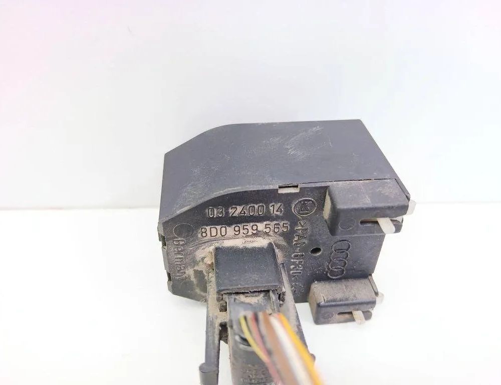 AUDI A4 B5/8D (1994-2001) Переключатель регулировки зеркала 8D0959565 31403505