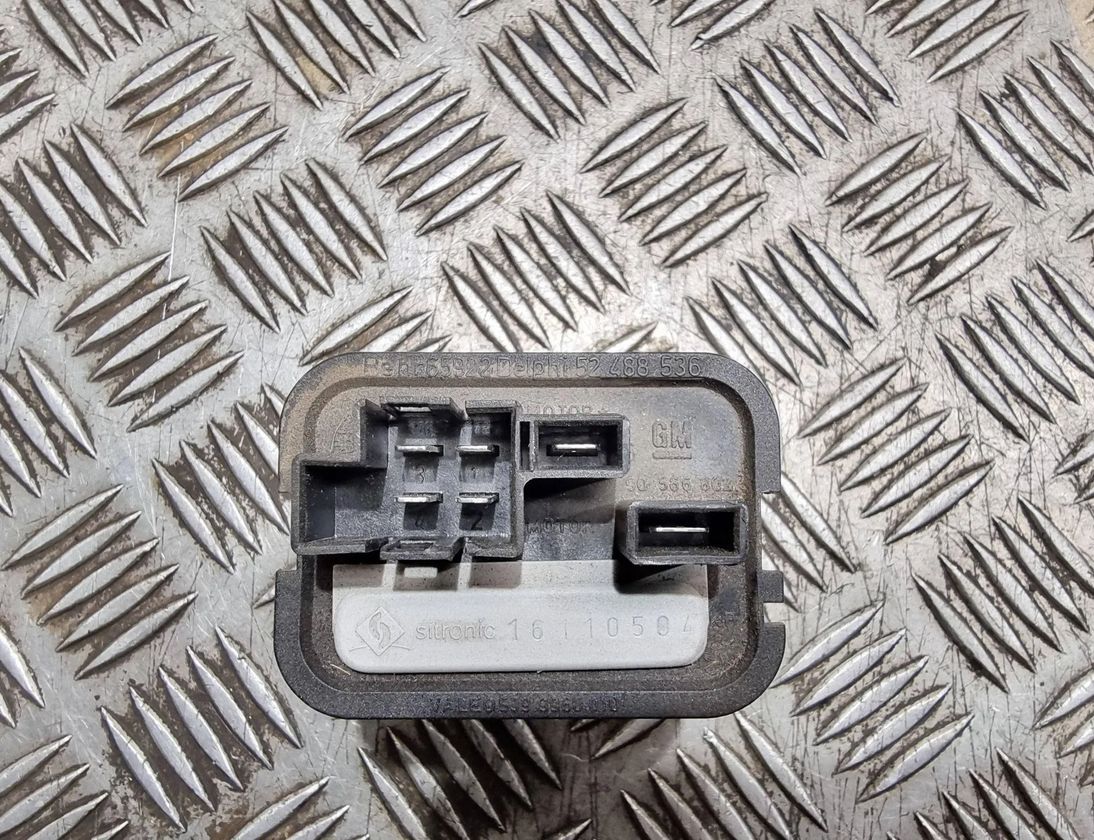 OPEL Astra H (2004-2014) Реле вентилятора печки салона 52488536,5399960010 28260880