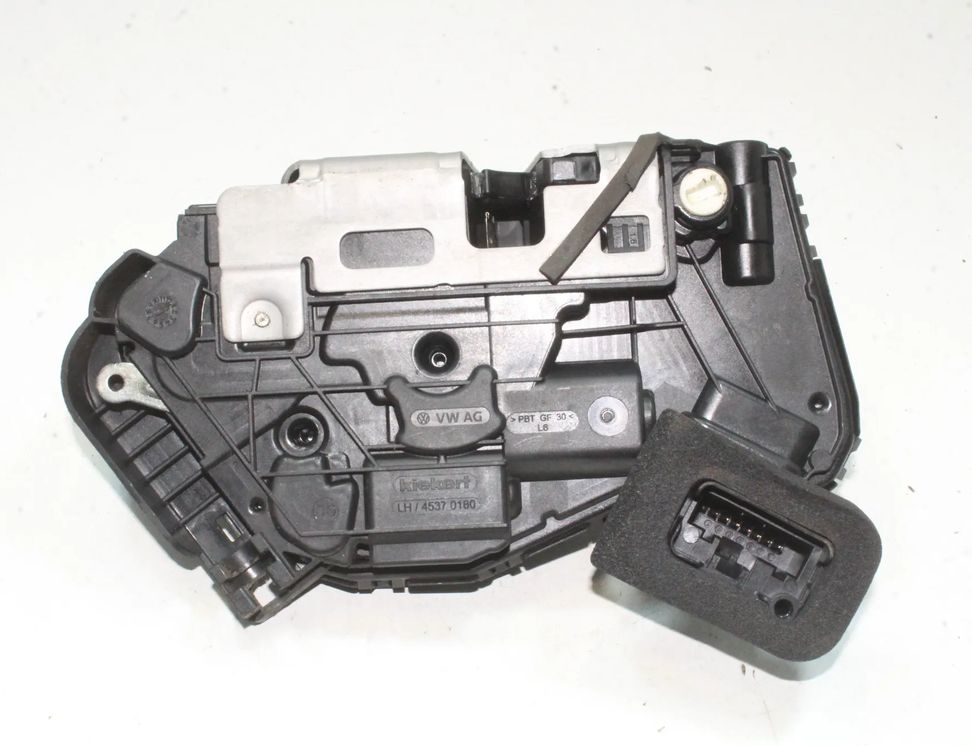 VOLKSWAGEN Golf 8 generation (2019-2023) Замок задней левой двери 5TA839015P 31938108