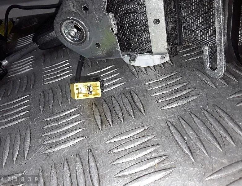 OPEL Meriva 2 generation (2010-2020) Ремень безопасности передний правый 34040728d 28613798