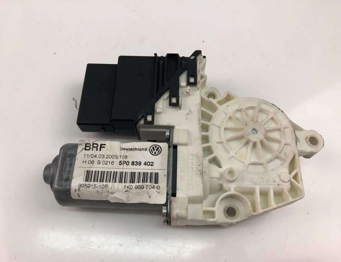 SEAT Altea 1 generation (2004-2013) Маторчик стеклоподъемника передней правой двери 5P0839402 19684648