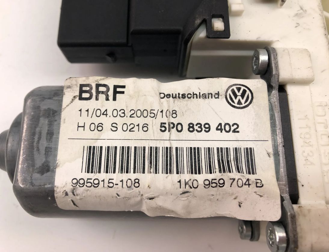 SEAT Altea 1 generation (2004-2013) Маторчик стеклоподъемника передней правой двери 5P0839402 19684648