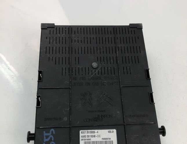 PEUGEOT 3008 1 generation (2010-2016) Блок плавких запобіжників 281164872 21416025