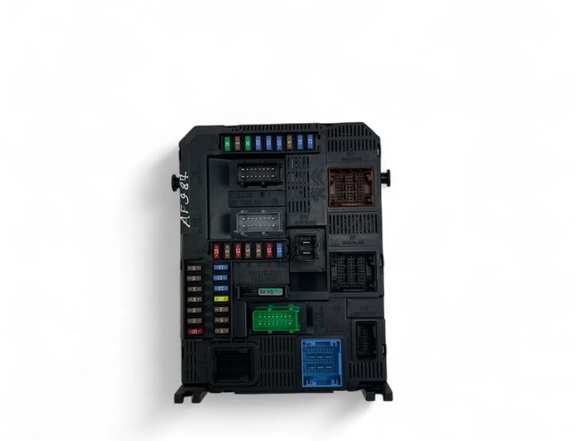 PEUGEOT 208 Peugeot 208 (2012-2015) Блок предохранителей 9807532080 33056148