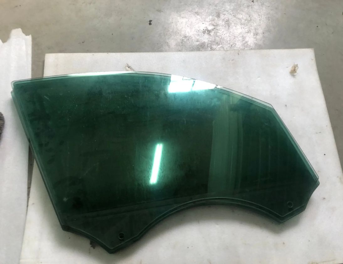 AUDI Q5 8R (2008-2017) Скло правої передньої двері 11474040