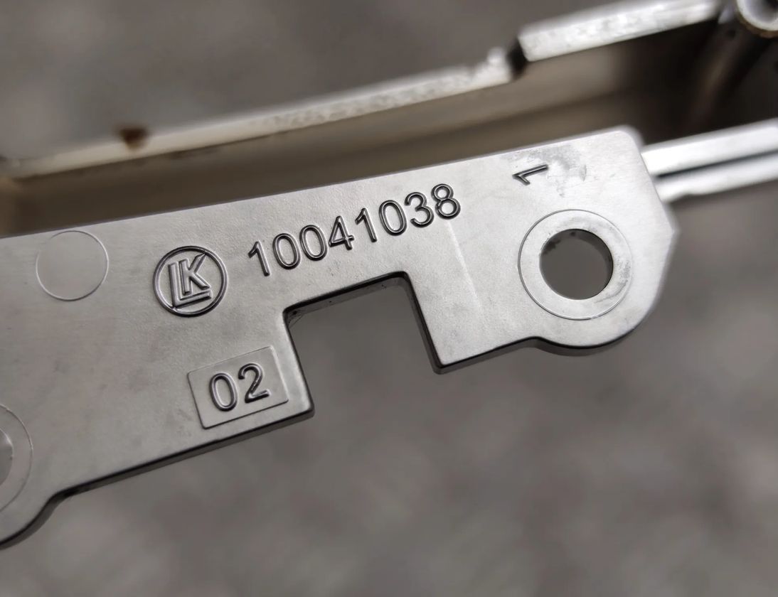 BMW 5 Series F10/F11 (2009-2017) Пластикова накладка рівня перемикання передач 10041038 17175223