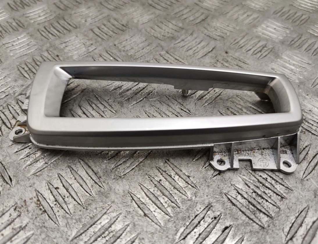 BMW 5 Series F10/F11 (2009-2017) Пластикова накладка рівня перемикання передач 10041038 17175223