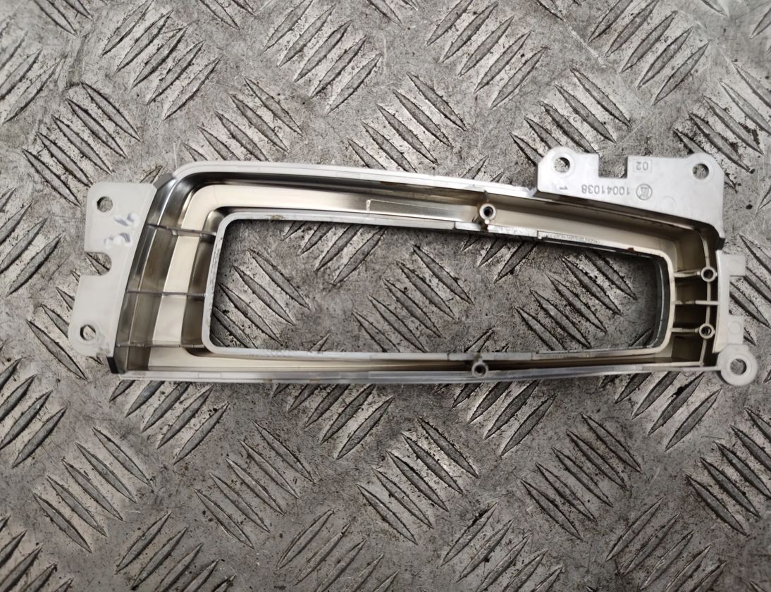 BMW 5 Series F10/F11 (2009-2017) Пластикова накладка рівня перемикання передач 10041038 17175223