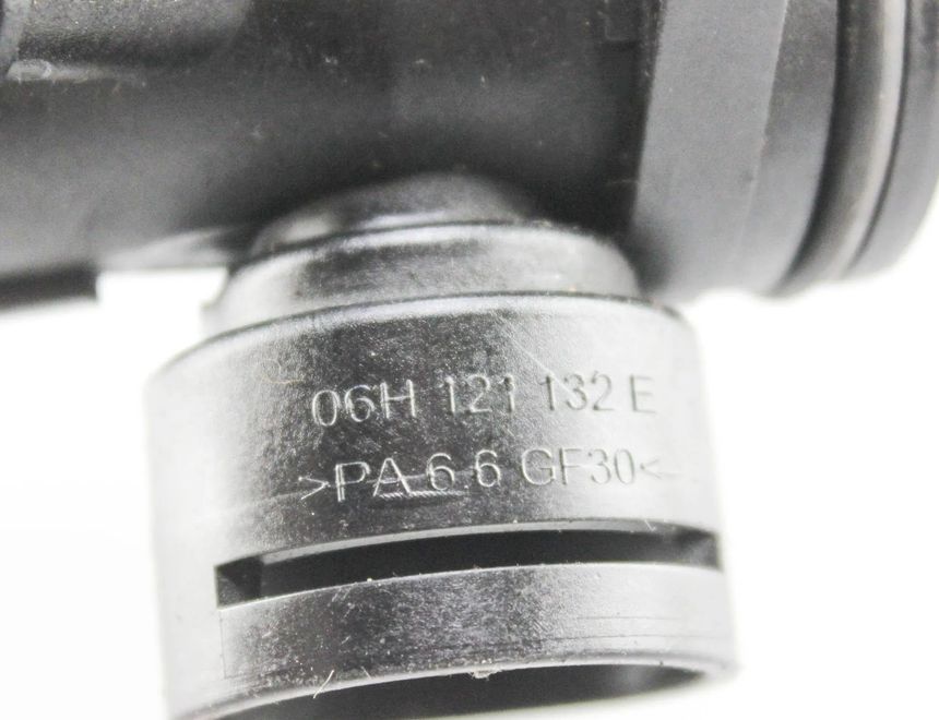 AUDI A4 B8/8K (2011-2016) Інші частини моторного відсіку 06H121132E 21393826