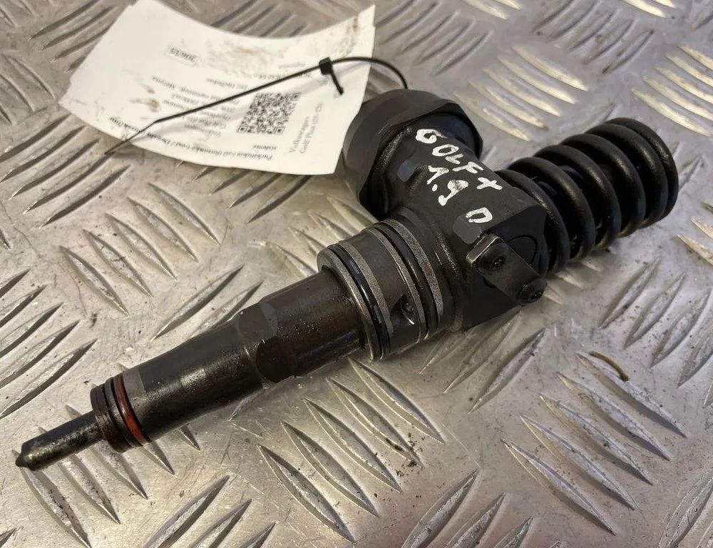 VOLKSWAGEN Golf Plus 1 generation (2004-2009) Форсунка палива 038130073BN 31584411