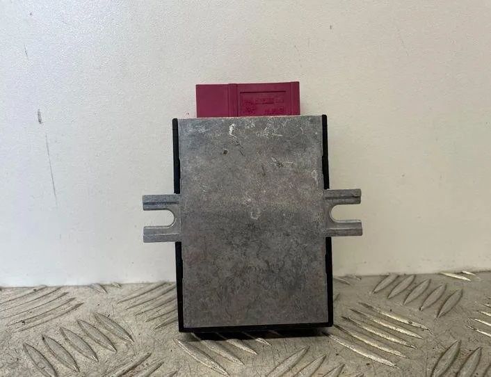 BMW 3 Series E90/E91/E92/E93 (2004-2013) Керування паливним насосом 7218339 21451424