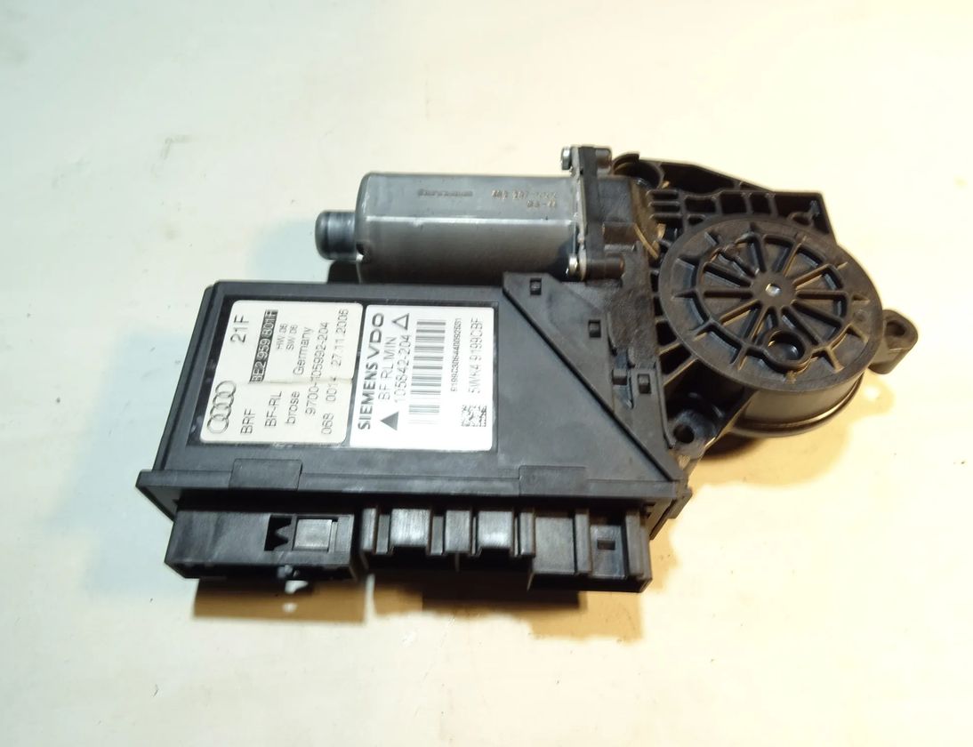 AUDI A4 B7/8E (2004-2008) Мотор регулятора вікна лівої передньої двері 8E2959801F 13961542