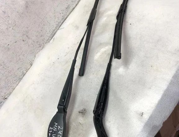 MERCEDES-BENZ C-Class W206 (2021-2023) Стеклоочистители спереди A2068240200 32124808