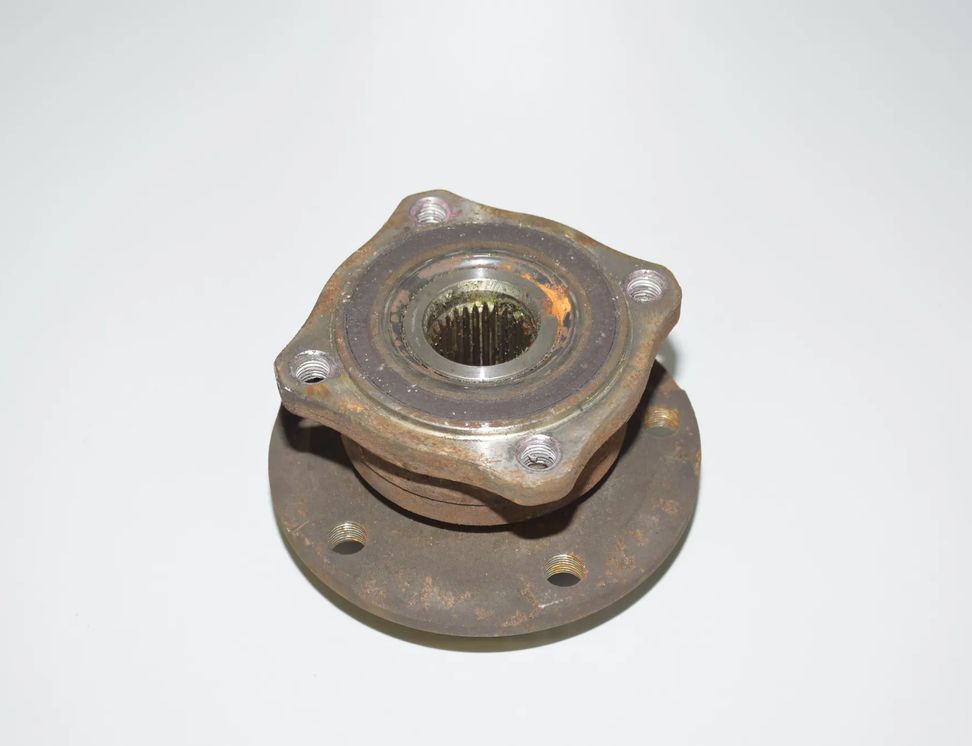 BMW 5 Series F10/F11 (2009-2017) Подшипник ступицы задний левый 33408346147,8332213,33406850156,6850156,8343733,33408331553,8331553,33416775021,33408343733,33406850159,6775021,8346147,6850159,33408332213 16435536