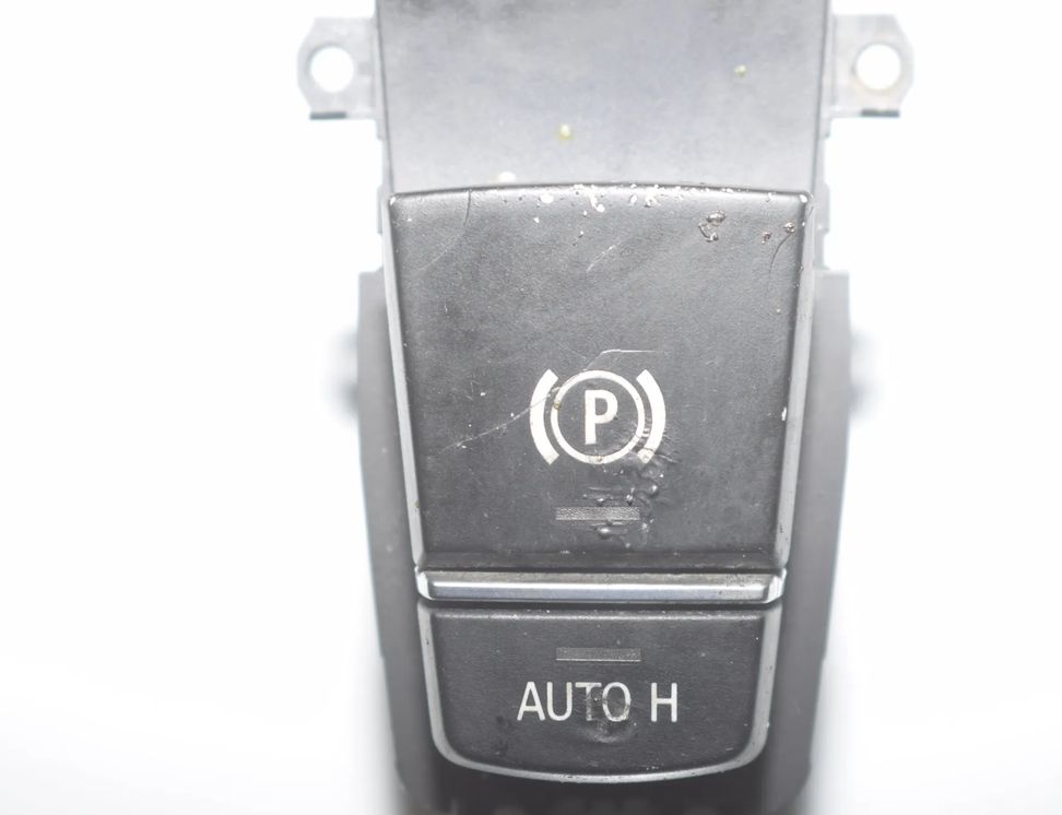 BMW 5 Series F10/F11 (2009-2017) Кнопка ручного гальма 61316822518,9355233,9385029,61319318730,61319355233,61319217594,9217594,9877889,61319385029,9318730,61319877889,6822518 17992505