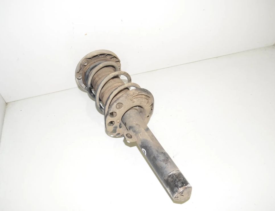 BMW 1 Series F40 (2019-2024) Амортизатор передний правый 31306877062,6866753,31336866753,31336892617,6892617,31305A04C12,5A04C12,31306880575,6880575,31306884181,6884181,31306884457,6884457,6877062 28636290