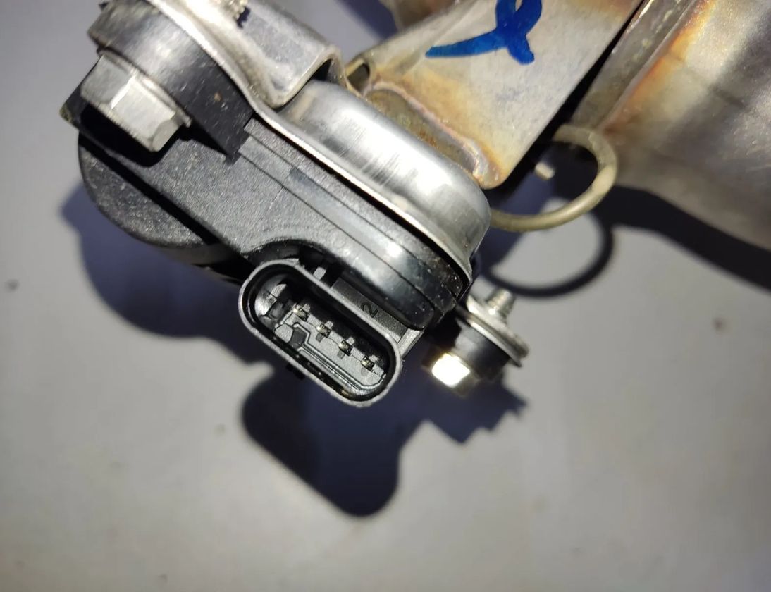 BMW 8 Series G14/G15/G16 (2018-2024) Глушник Вихлопний бак 8482536,8692988,8631988,8623424 28251710