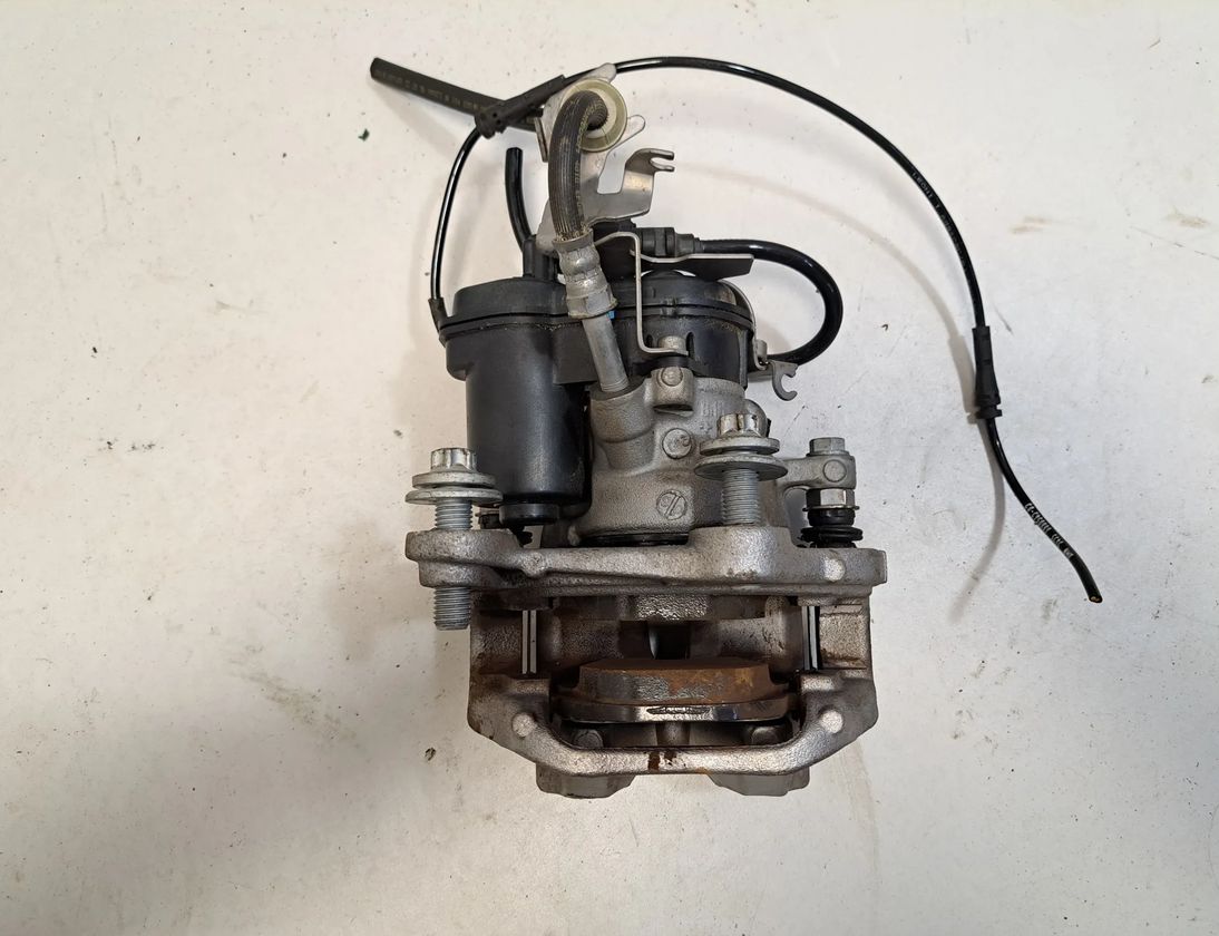 BMW X4 G02 (2018-2024)  Комплект тормозных систем суппортов и дисков 6883733,6883734,6883483,6883484,8853555,6870529,6870530,6887385,6887387,6887388,6882245,6882246,6870531,6870532,6887386 30739429