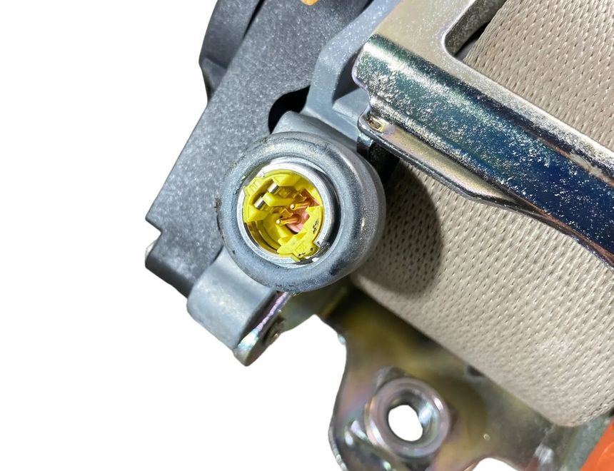 BMW 5 Series F10/F11 (2009-2017) Ремень безопасности передний правый 618120800 28215547