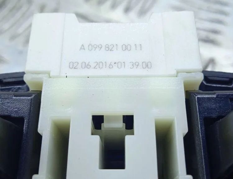 MERCEDES-BENZ C-Class W205/S205/C205 (2014-2023) Правий сонцезахисний козирок A0998210011 31139623