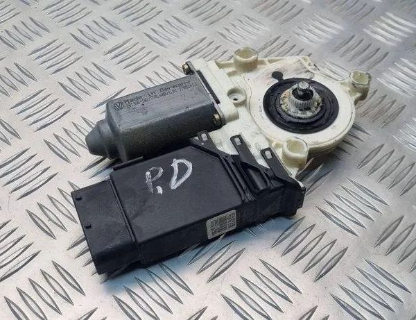 VOLKSWAGEN Golf 5 generation (2003-2009) Маторчик стеклоподъемника передней левой двери 9776105415301,1C1959802A 31070334