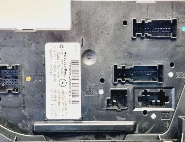 MERCEDES-BENZ SLC-Class R172 (2016-2020) Блок запобіжників 5DK011023 31089312