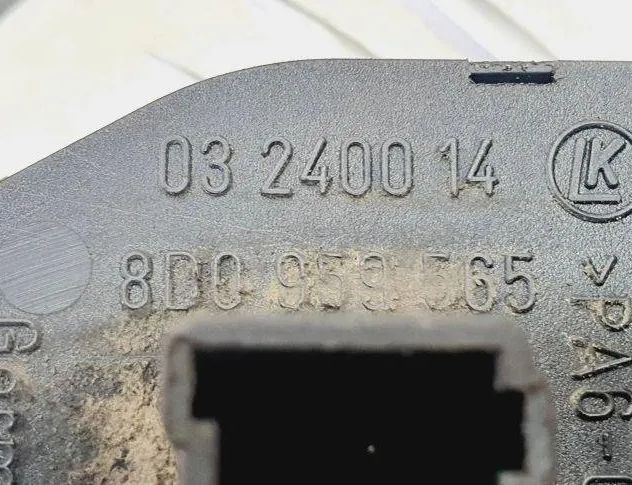 AUDI A4 B5/8D (1994-2001) Переключатель регулировки зеркала 8D0959565 31119241