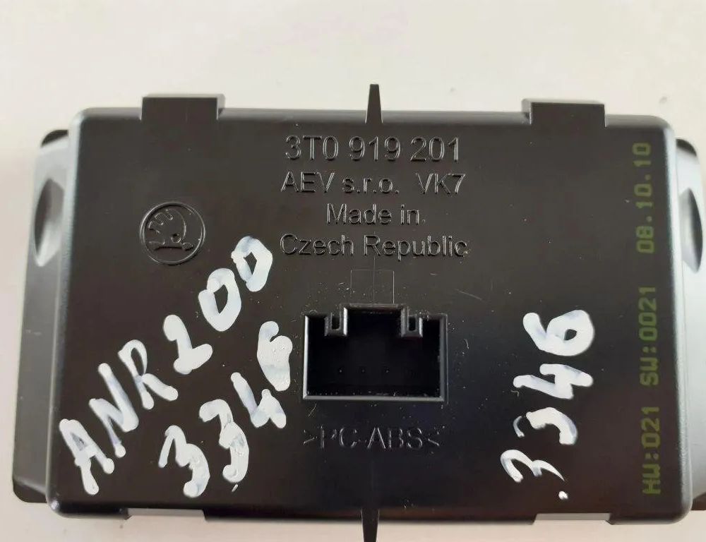 SKODA Superb 1 generation (2001-2008) Внутренние часы 3T0919201 31909384