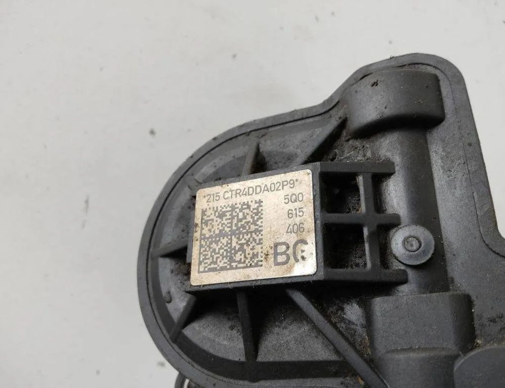 VOLKSWAGEN Golf 7 generation (2012-2024) Моторчик ручника 5Q0615406BG 31915480