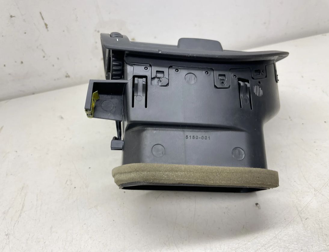 BMW 6 Series E63/E64 (2003-2010) Решітка повітрозабірника кабіни 5150001,7009272,6949304,6979533 32088588