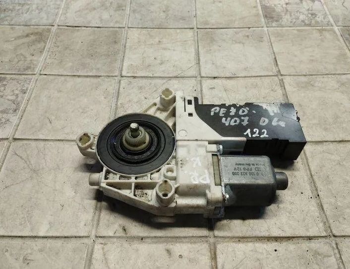 PEUGEOT 407 1 generation (2004-2010) Мотор регулятора вікна лівої передньої двері 1137328124,0130822200 21034035