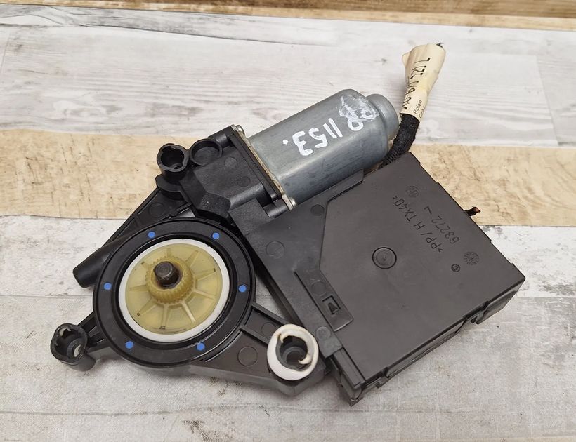 VOLKSWAGEN Touran 1 generation (2003-2015) Мотор керування вікном передньої правої двері 1T0959702B,1T0959702,1K0959792G,1K0959792 32067858