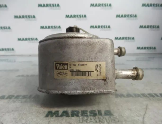 PEUGEOT 307 1 generation (2001-2008) Охолоджувач олії 9637319180,1103N1 26989705