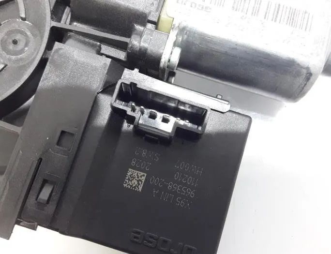 RENAULT Megane 3 generation (2008-2020) Стеклоподъемник передней правой двери 807203154R,807301396R,807200001R,0130822478,912462200,916826200 27341899