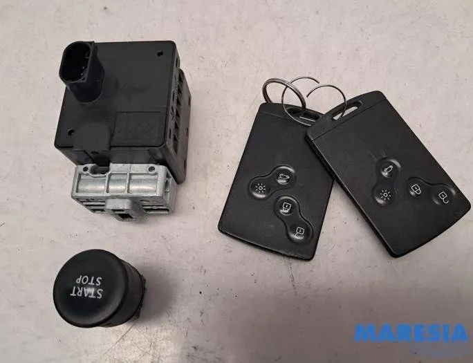 RENAULT Clio 4 generation (2012-2020) Блок керування двигуном ECU 487004399R,7701209427,8200604932,251503211R,251506978R,A2C84331300,285906535R,237103353R,237104736R,284B11867R,237103352R,8200589080,805640003R,285975016R,285974809R,285901934R 28718275