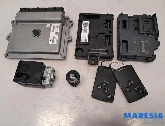 RENAULT Clio 4 generation (2012-2020) Блок керування двигуном ECU 487004399R,7701209427,8200604932,251503211R,251506978R,A2C84331300,285906535R,237103353R,237104736R,284B11867R,237103352R,8200589080,805640003R,285975016R,285974809R,285901934R 28718275