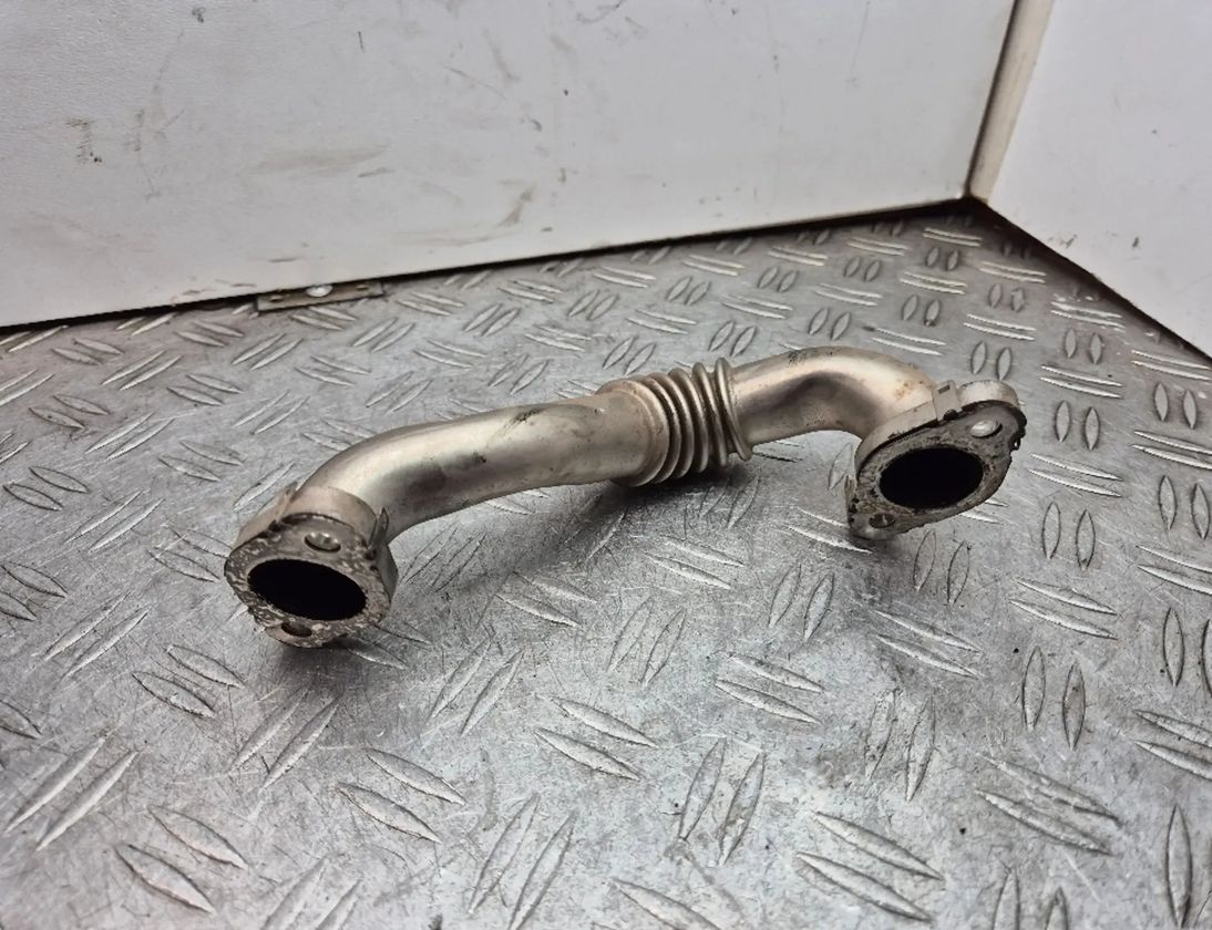 SKODA Octavia 2 generation (2004-2013) Трубка рециркуляции отработавших газов 03L131521Q 27415486