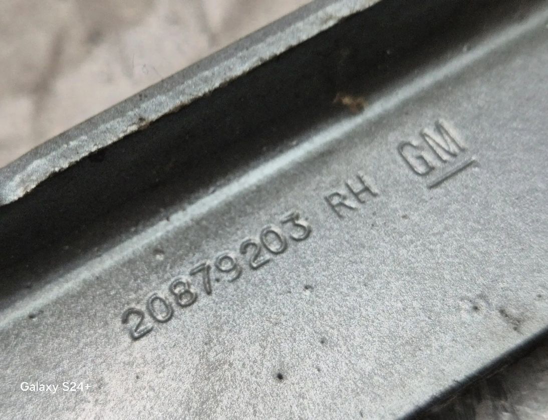 OPEL Astra J (2009-2020) Петля капота передняя правая 20879203,20879202 28092031