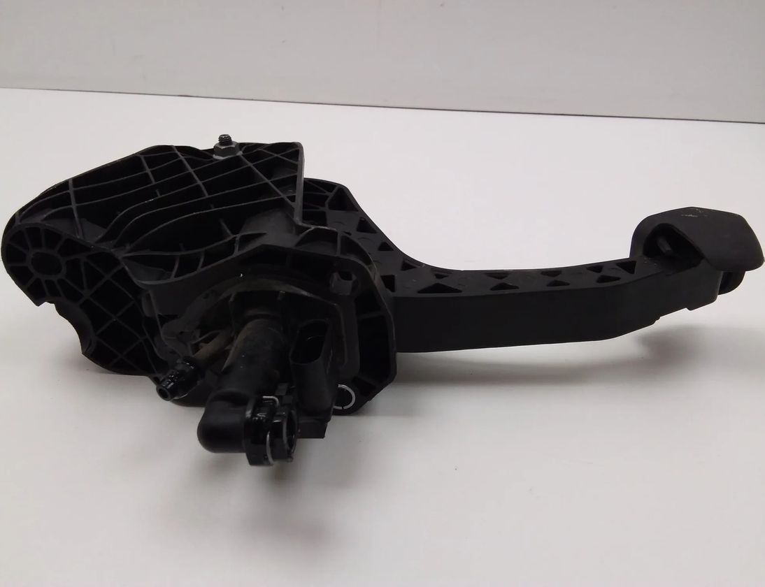 SKODA Octavia 2 generation (2004-2013) Педаль зчеплення 1K0721796K 12155161