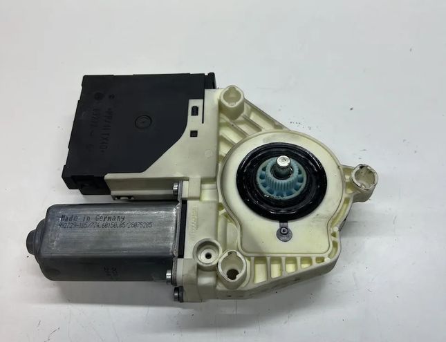 VOLKSWAGEN Passat B6 (2005-2010) Маторчик стеклоподъемника передней левой двери 1K0959793H 32744400