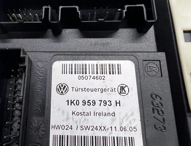 VOLKSWAGEN Passat B6 (2005-2010) Маторчик стеклоподъемника передней левой двери 1K0959793H 32744400