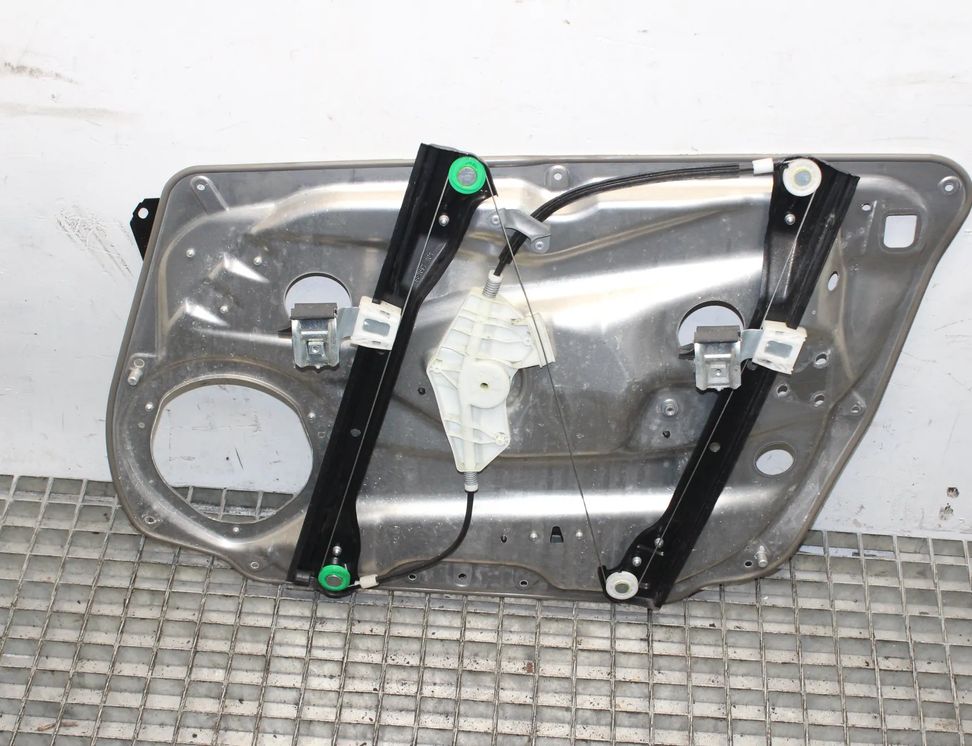 MERCEDES-BENZ C-Class W204/S204/C204 (2004-2015) Стеклоподъемник передней левой двери A2048210751 17509462