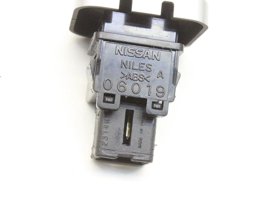 NISSAN 370Z 1 generation (2008-2021) Кнопка небезпеки 29583137