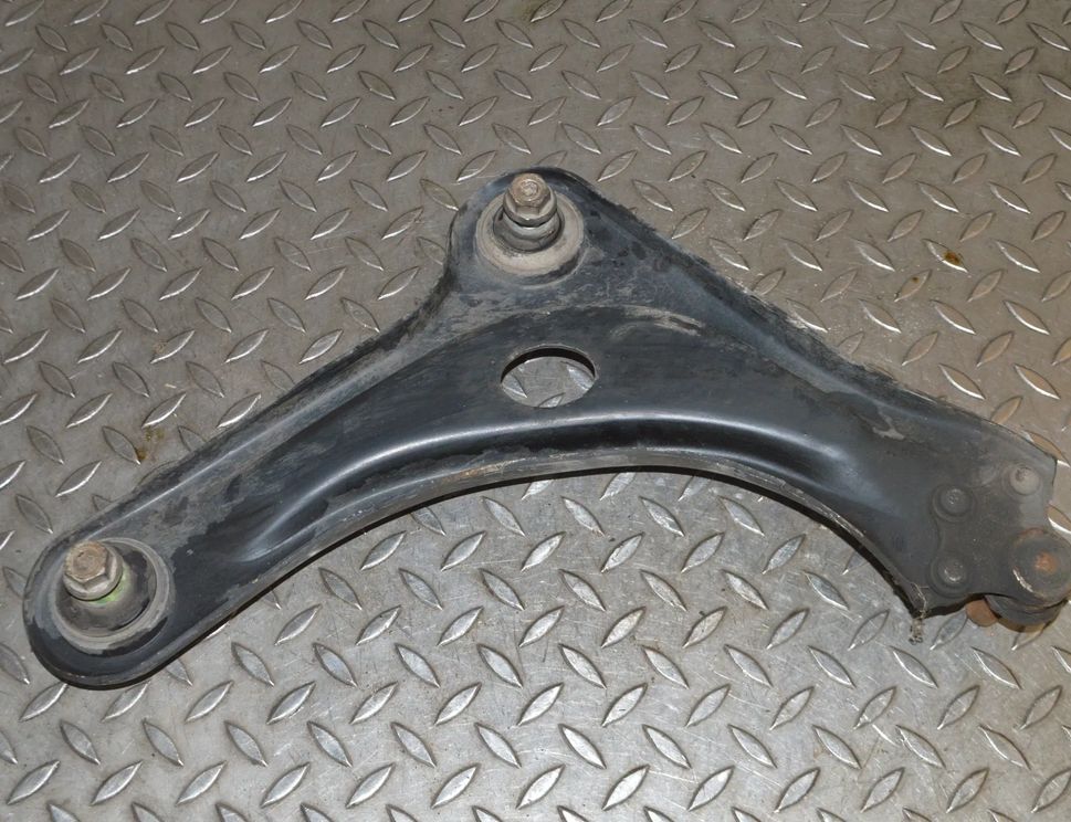 PEUGEOT 2008 1 generation (2013-2020) Передня ліва рука 13598871