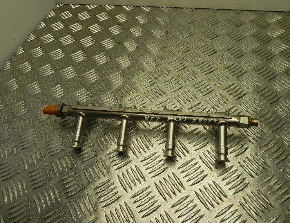 SKODA Fabia 2 generation (2010-2014) Топливная рейка 03F133320C 23147548