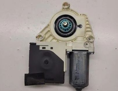 VOLKSWAGEN Passat Variant 1 generation (2010-2024) Маторчик стеклоподъемника передней левой двери 1K0959701P,1K0959793L 23930675