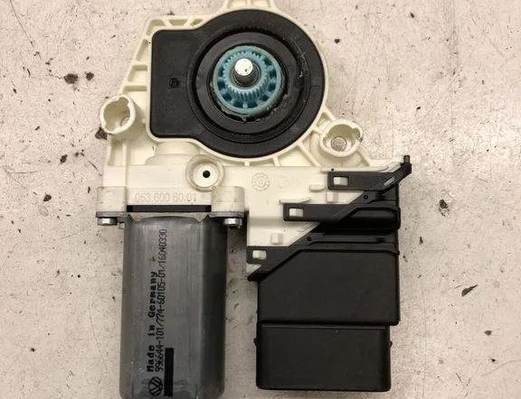 SKODA Superb 1 generation (2001-2008) Маторчик стеклоподъемника задней правой двери 5K0959704A 30593172